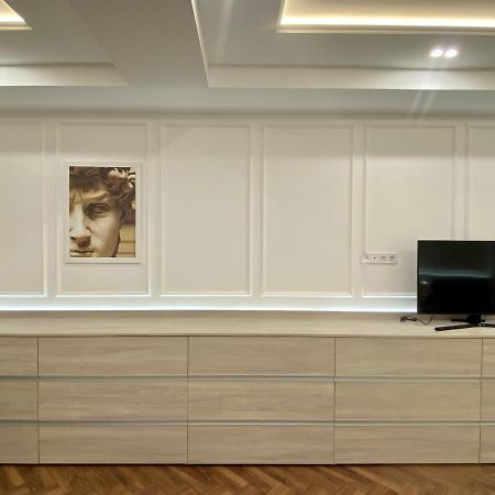 Modern Classic 2 Bedroom Apartment Near Most City Dnipro Extérieur photo