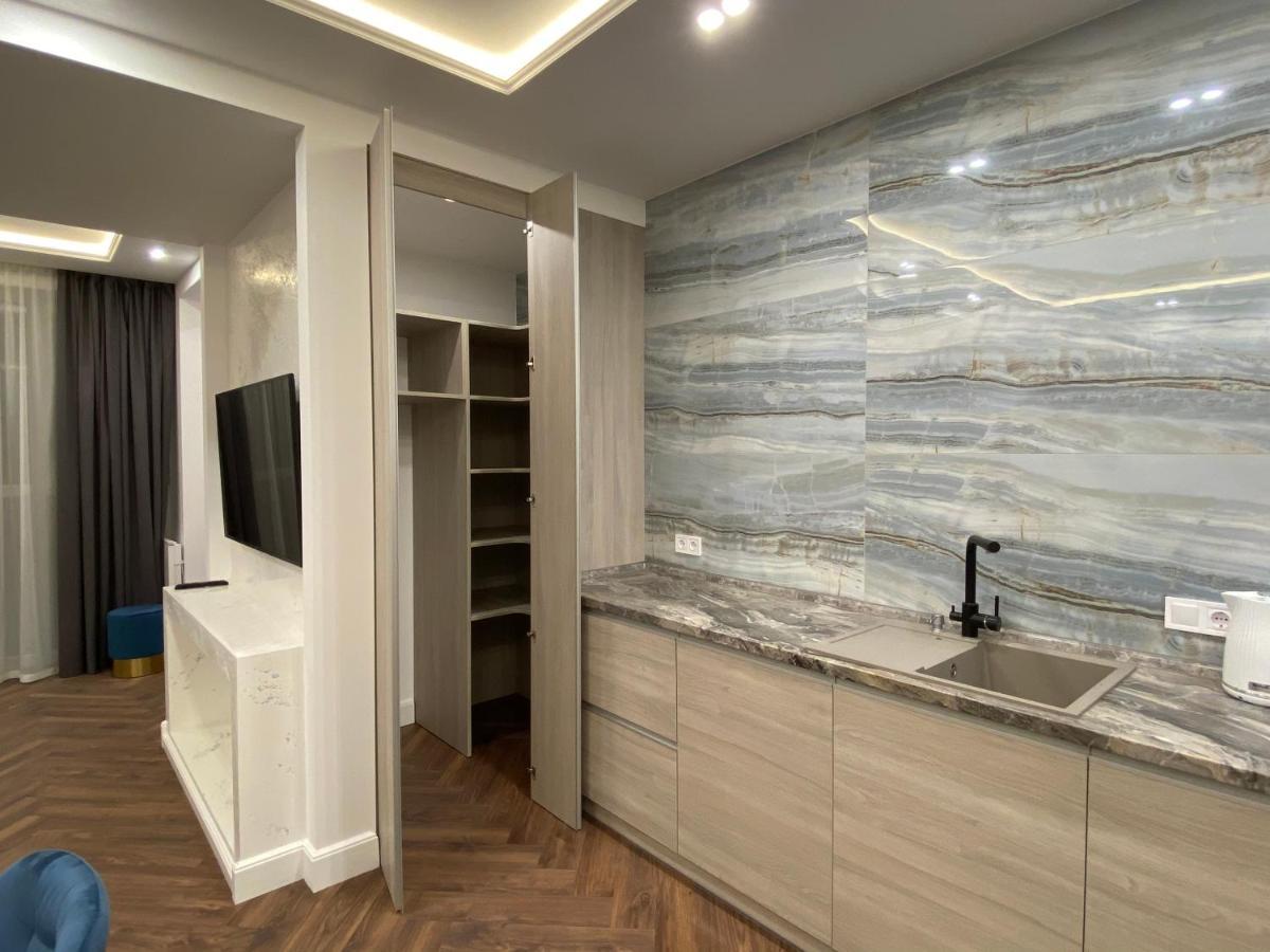 Modern Classic 2 Bedroom Apartment Near Most City Dnipro Extérieur photo
